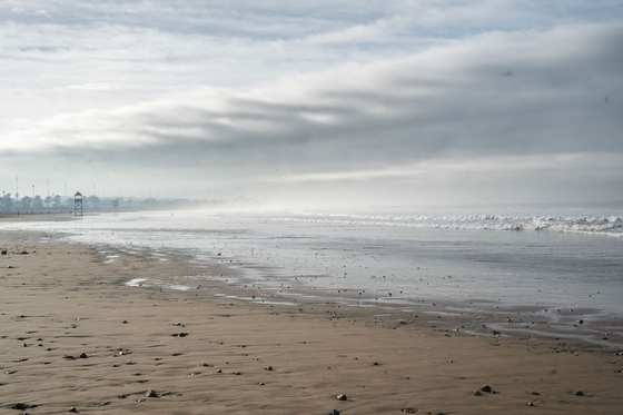 La plage d'Agadir un matin de brume
